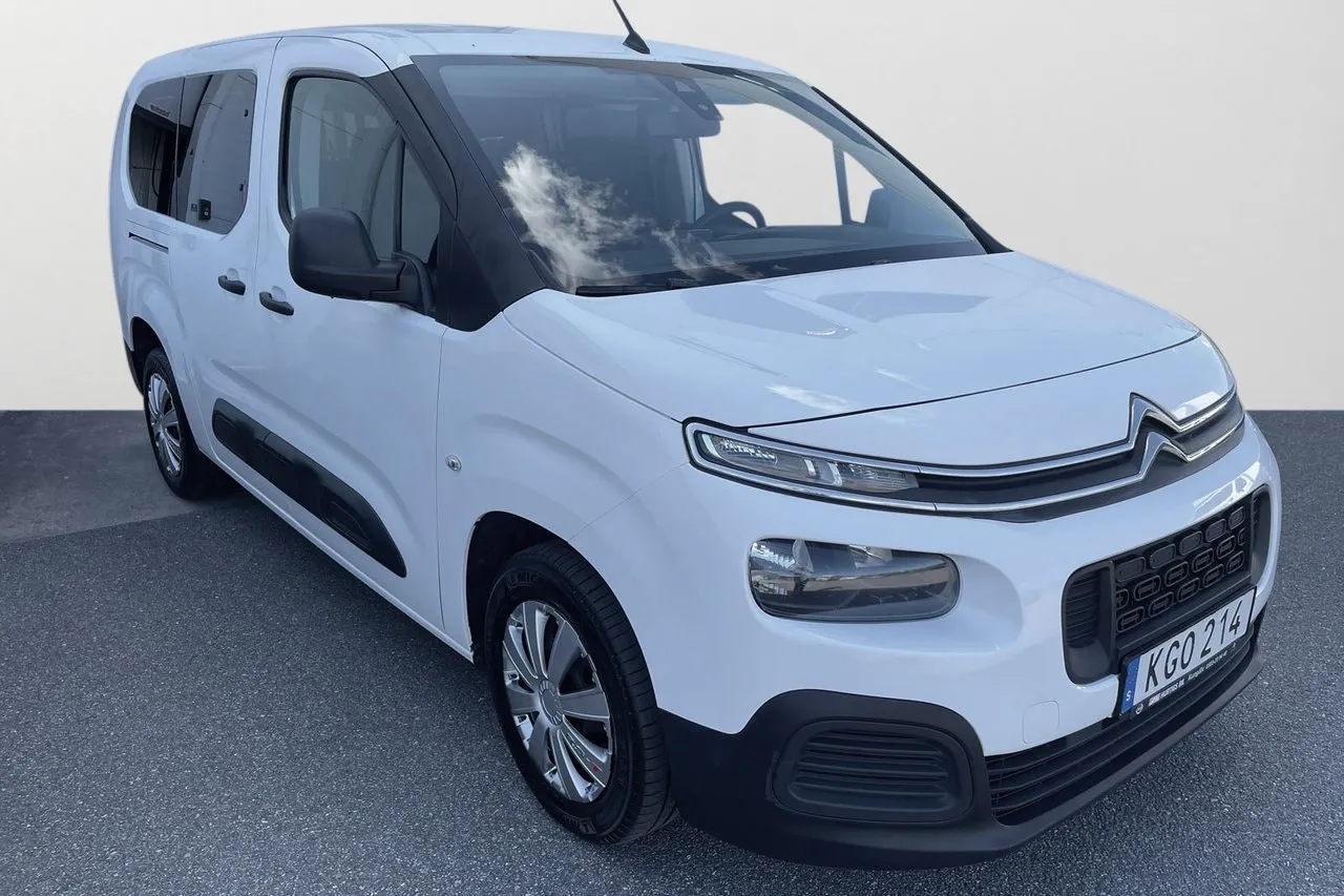 Vehicle image 7