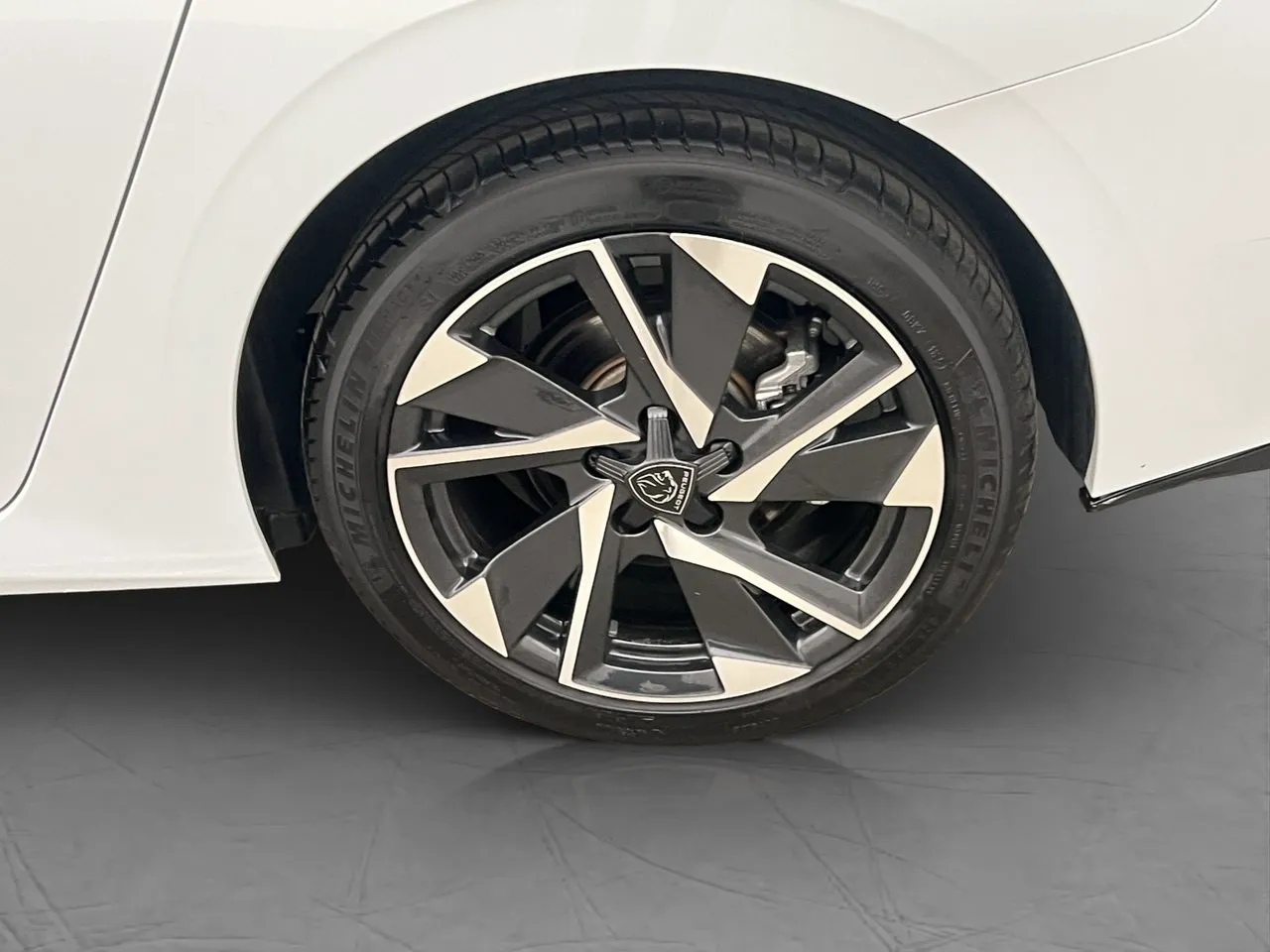 Vehicle image 20