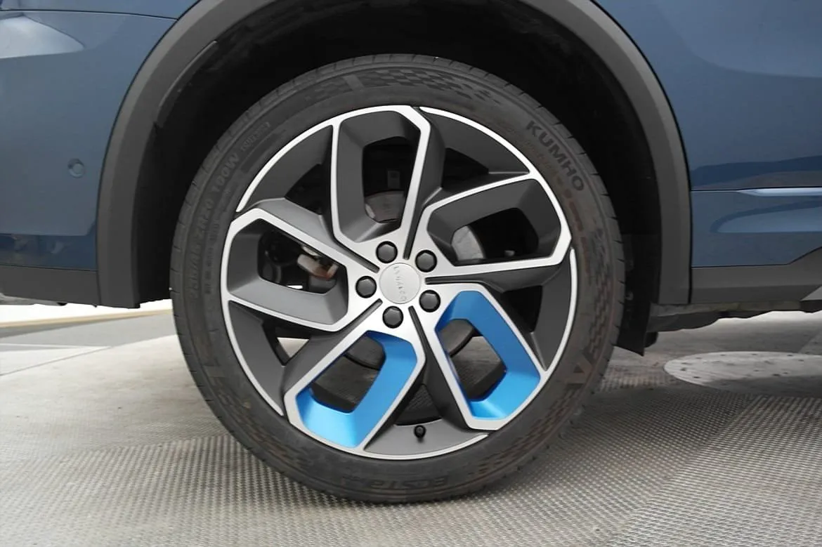 Vehicle image 17