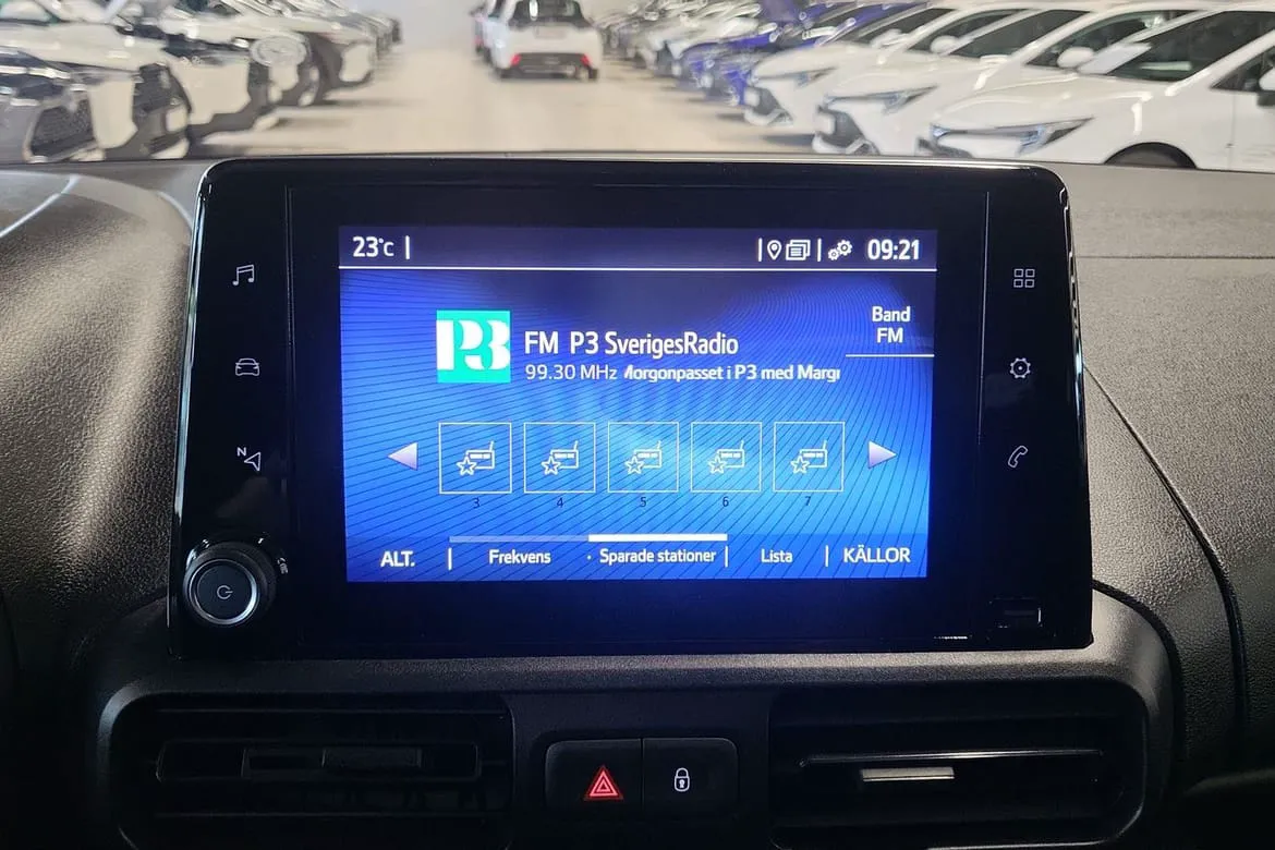 Vehicle image 14