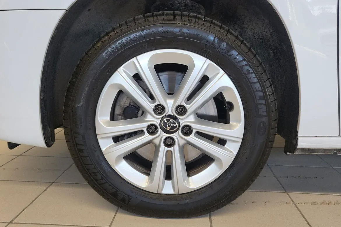 Vehicle image 16