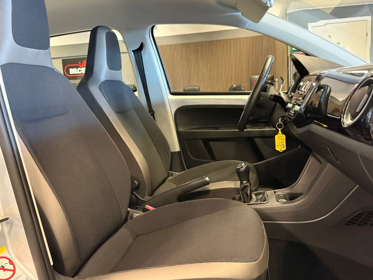 Vehicle image 22