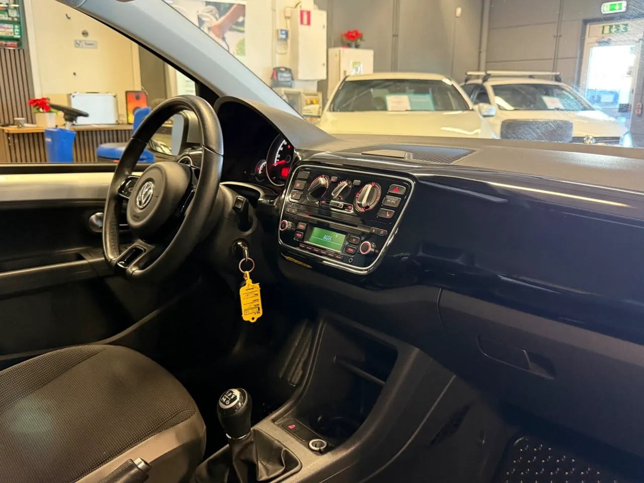 Vehicle image 27