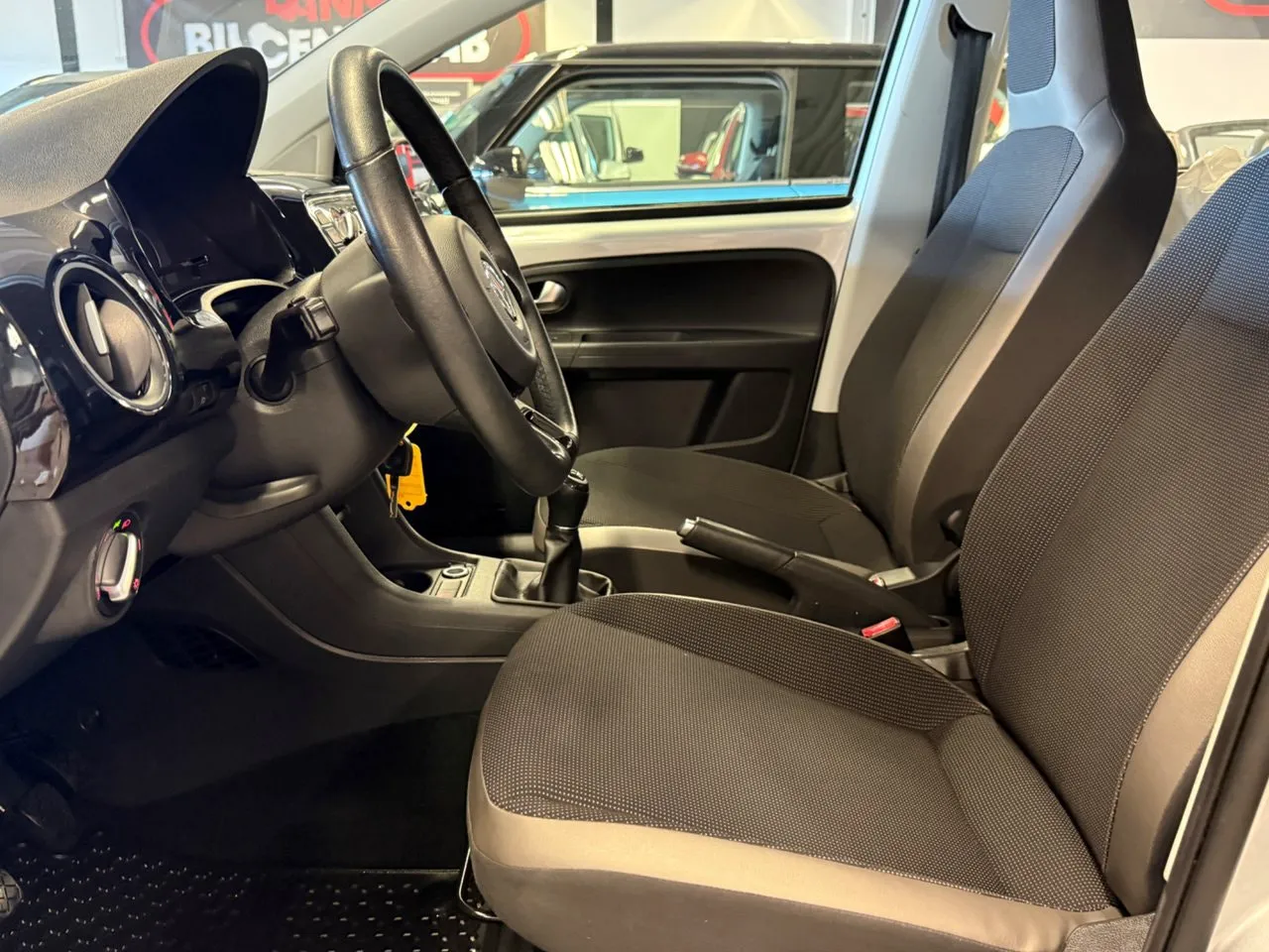 Vehicle image 18