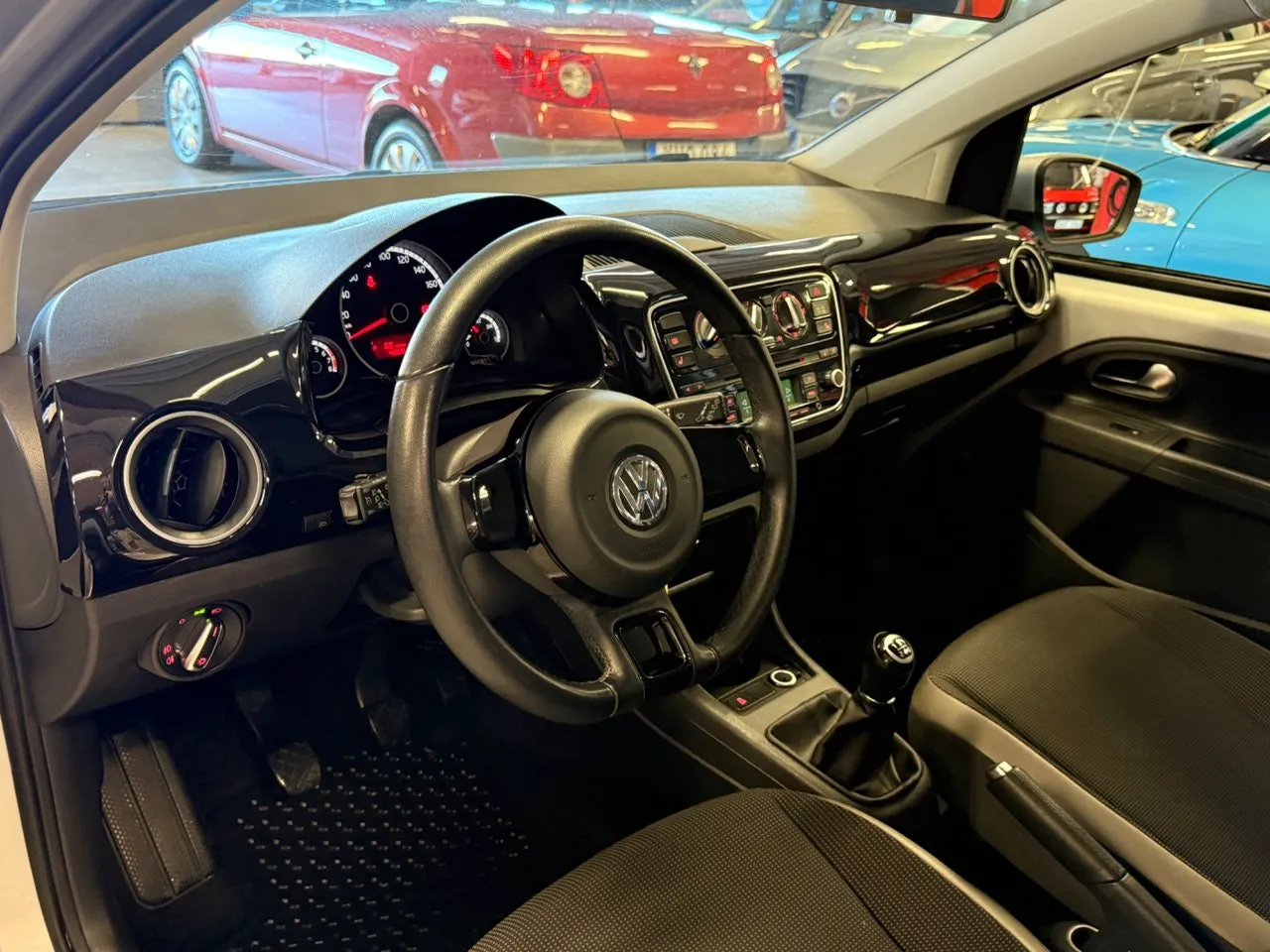 Vehicle image 14
