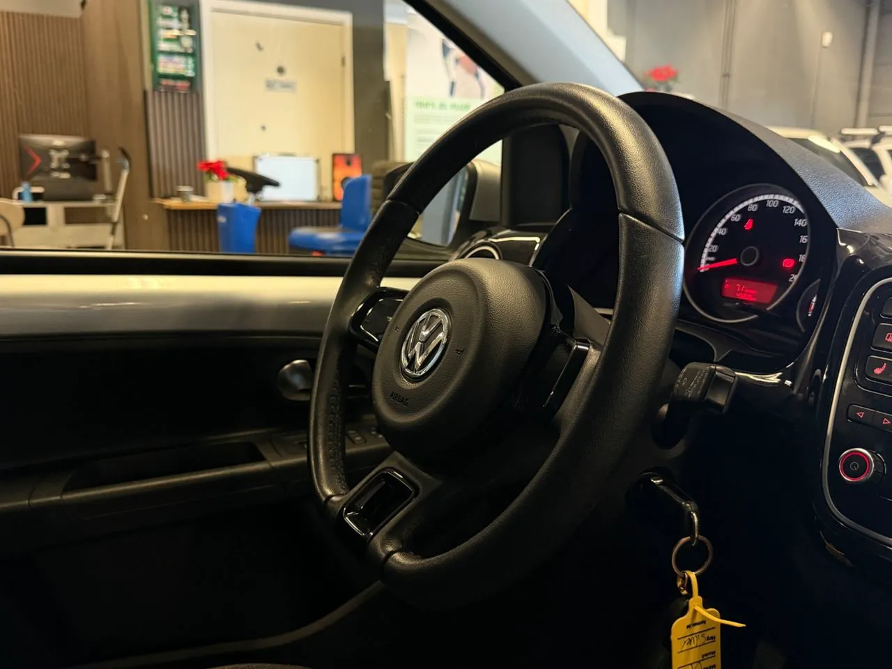 Vehicle image 26