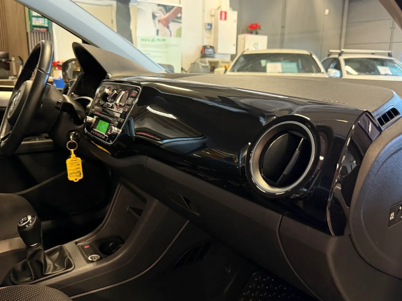 Vehicle image 25
