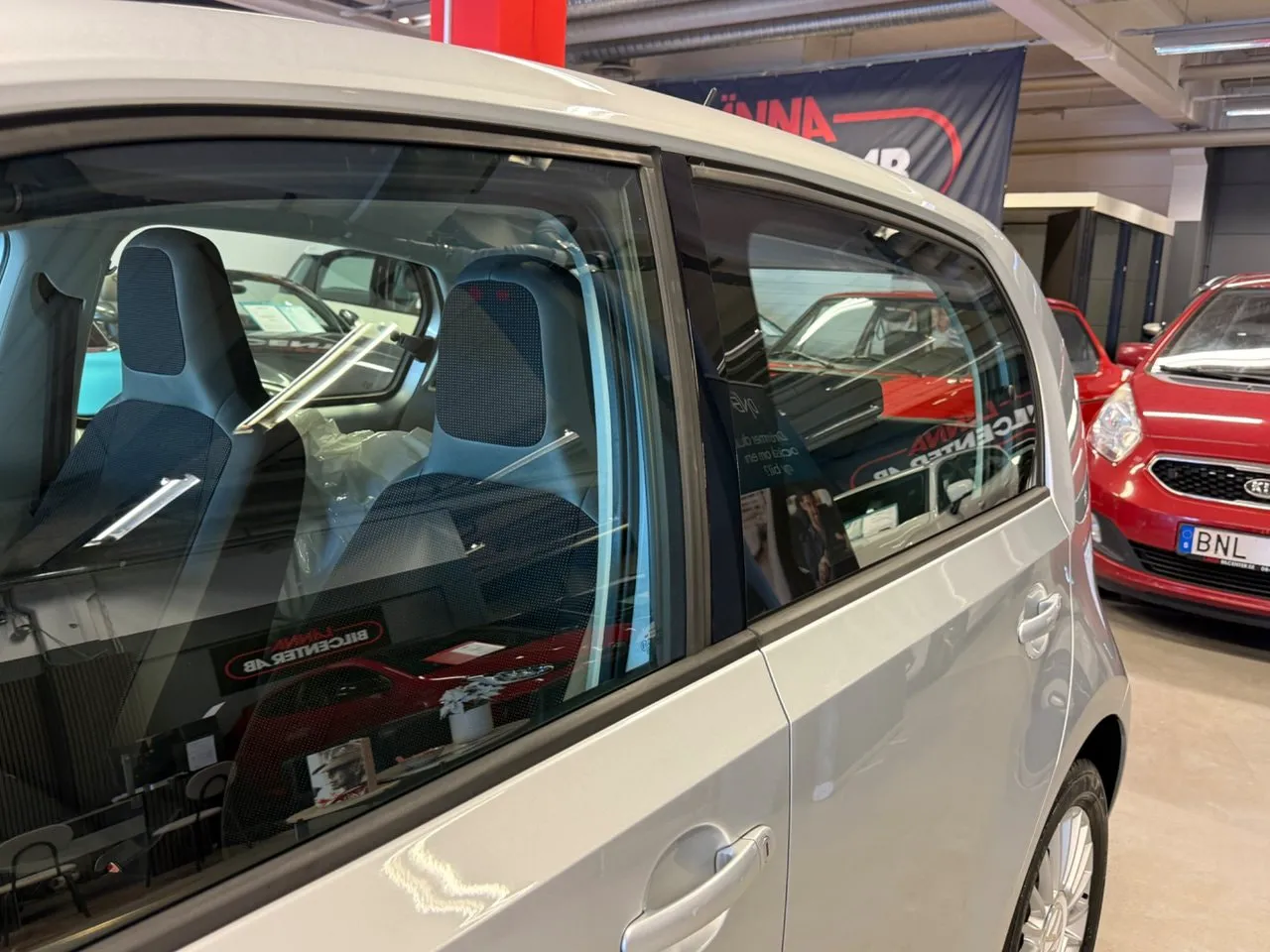 Vehicle image 15