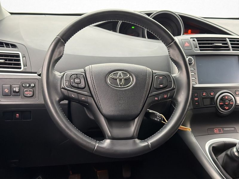 Toyota Verso bild 10