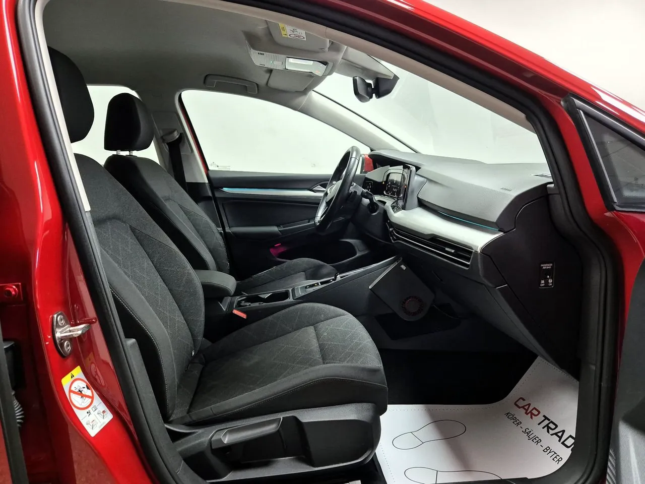 Vehicle image 18