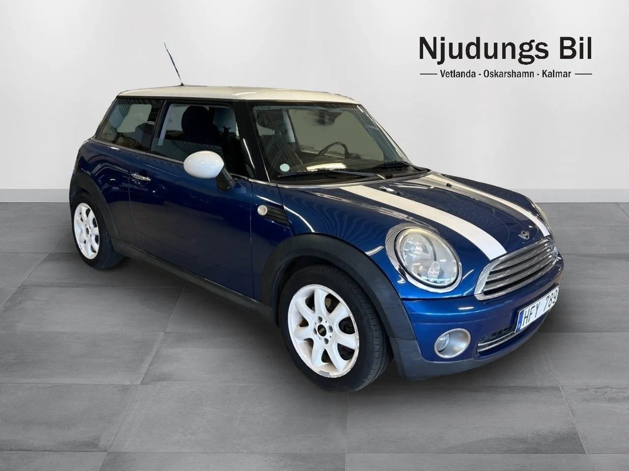 Vehicle image 3