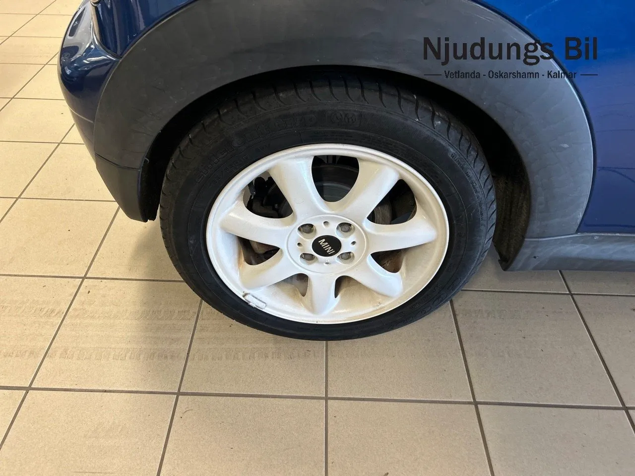 Vehicle image 9