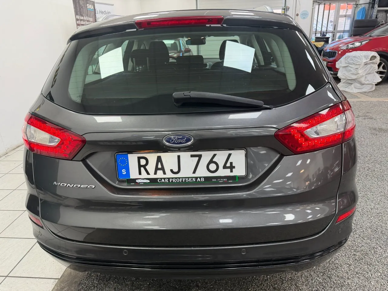 Vehicle image 18