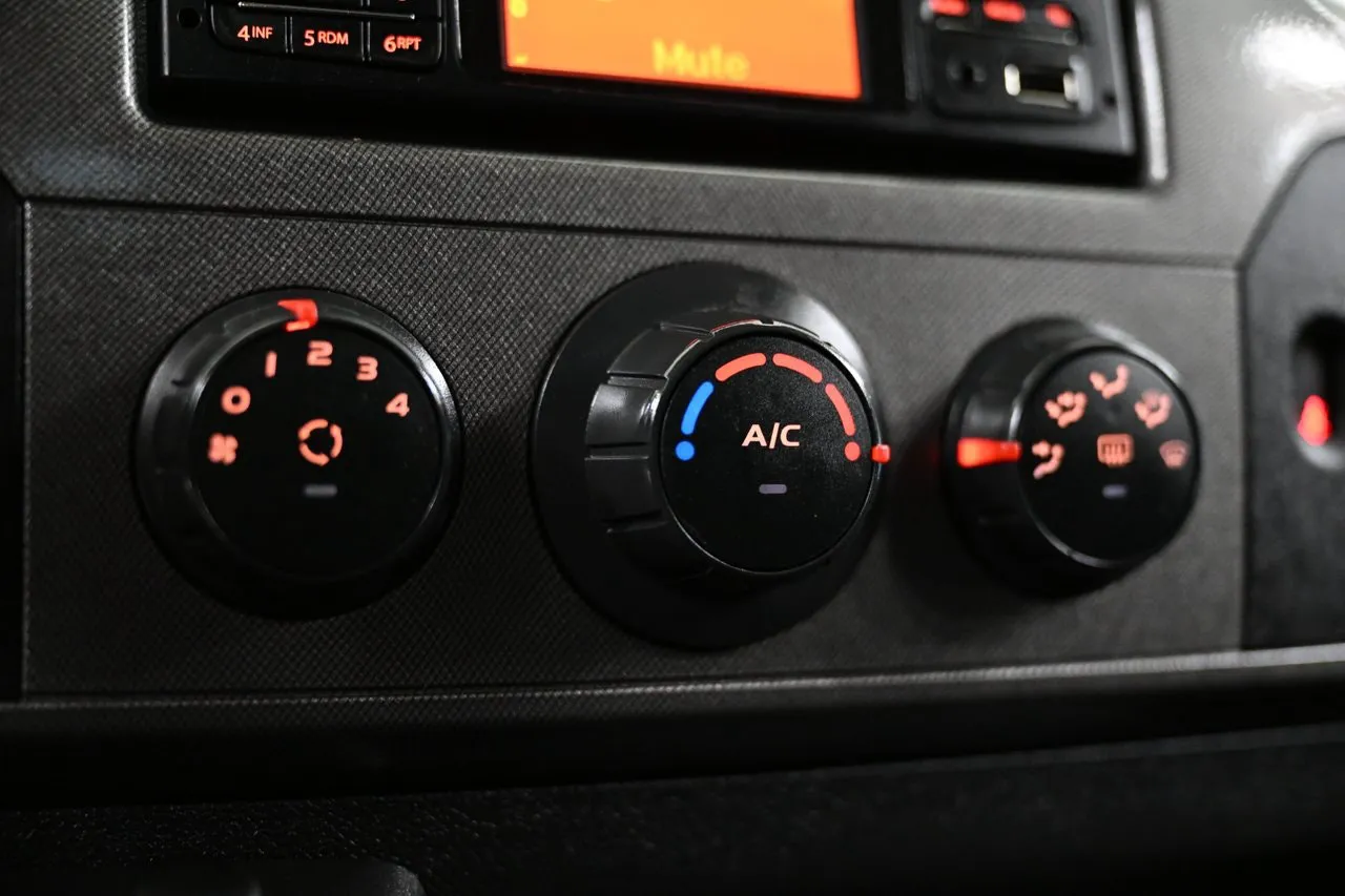 Vehicle image 28