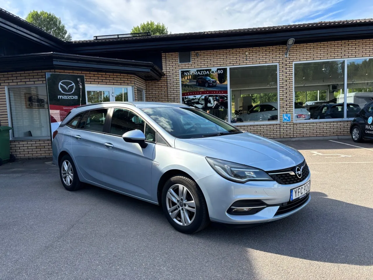 Vehicle image 4