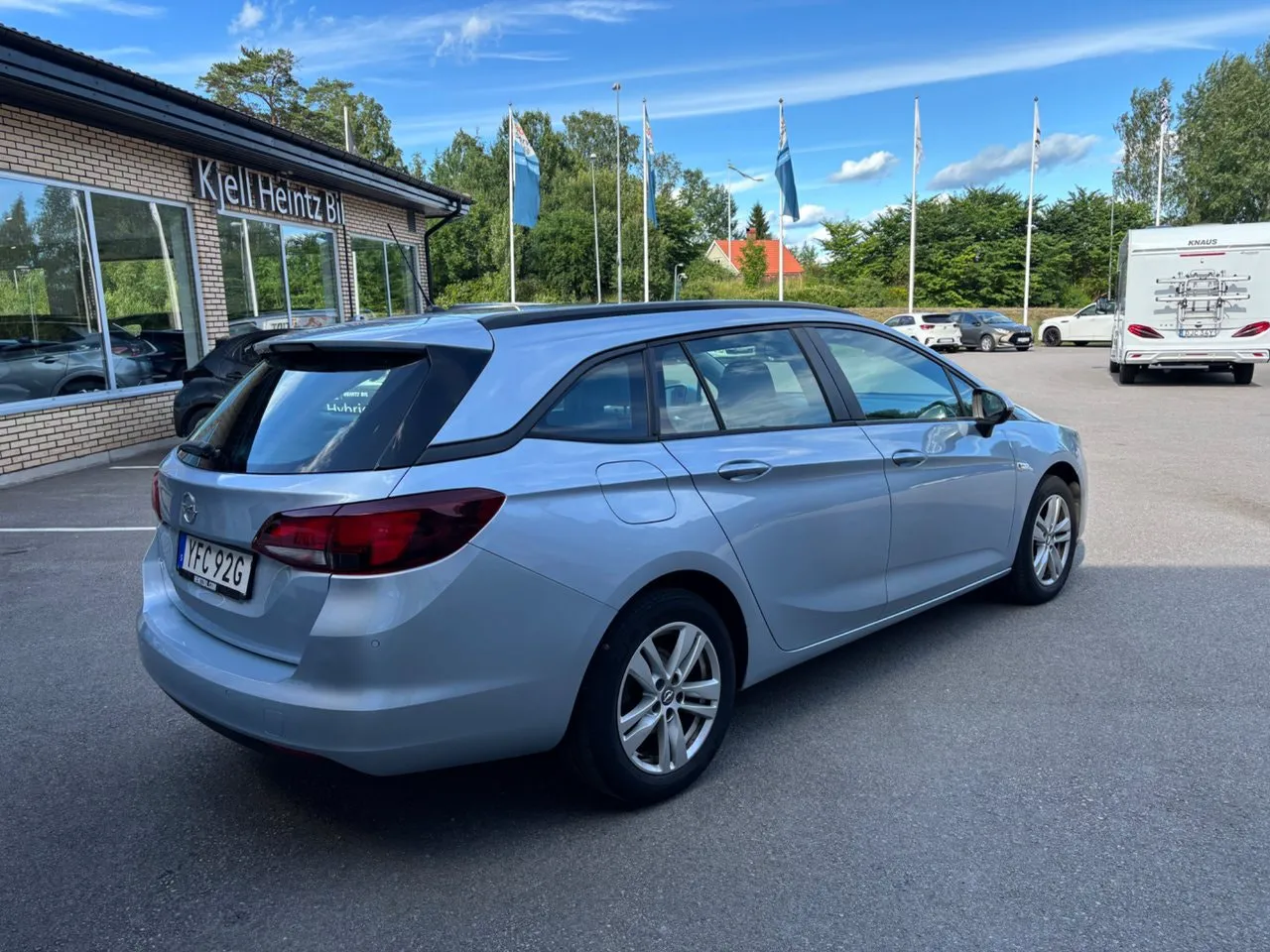 Vehicle image 6