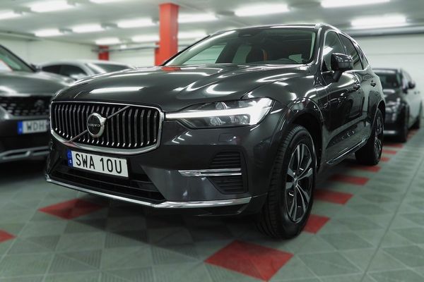 Volvo XC60 Recharge T6 AWD Core Edition Panorama SoV Hjul - 2023
