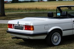 BMW 320 bild 13