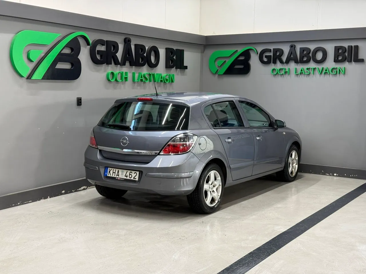 Vehicle image 4