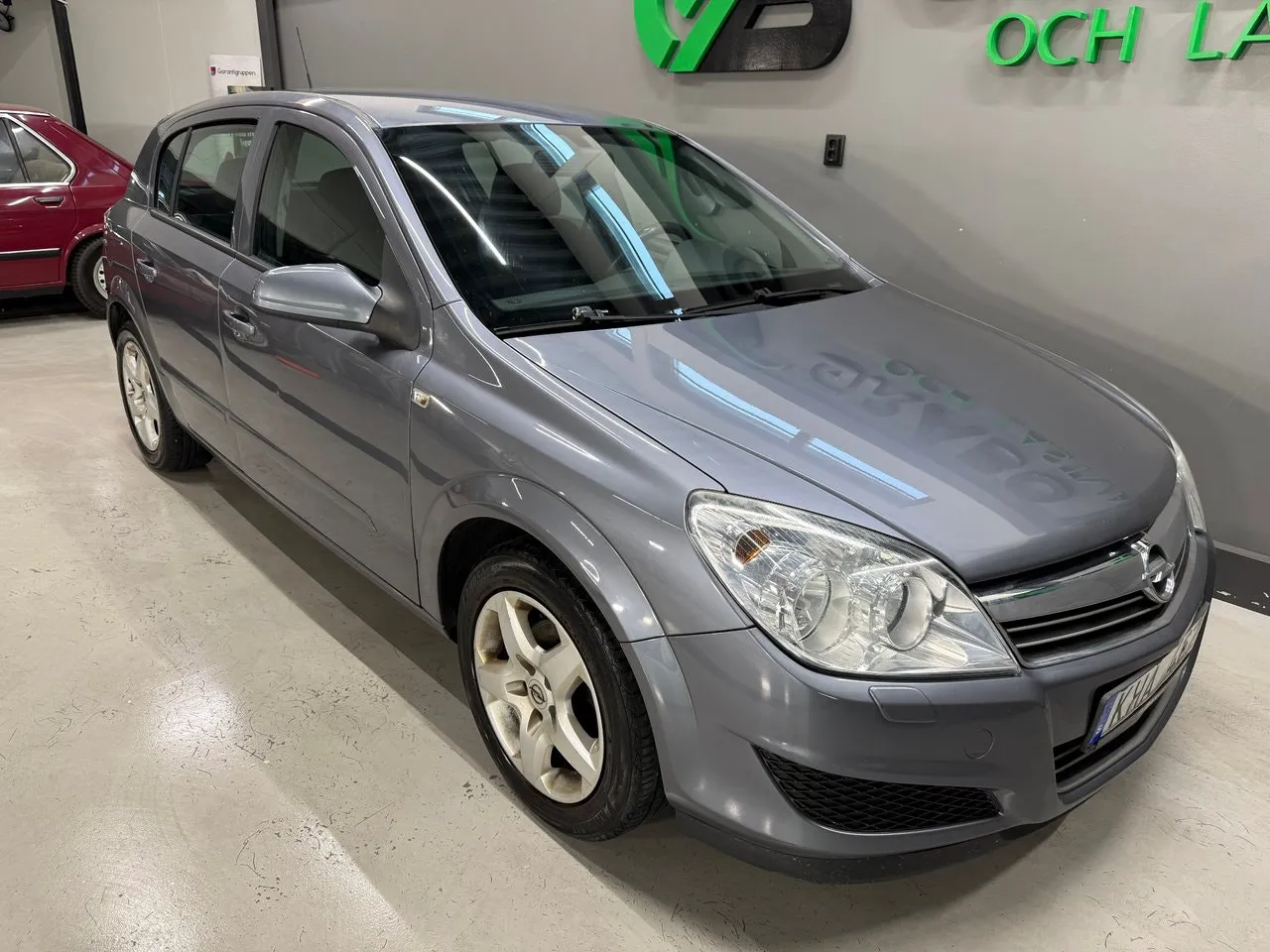 Vehicle image 6