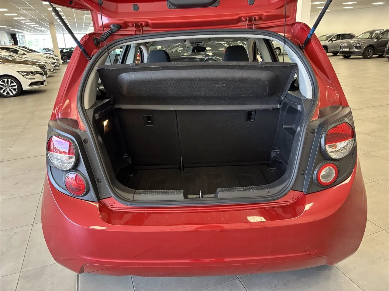 Vehicle image 4