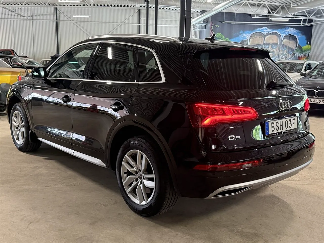 Vehicle image 4