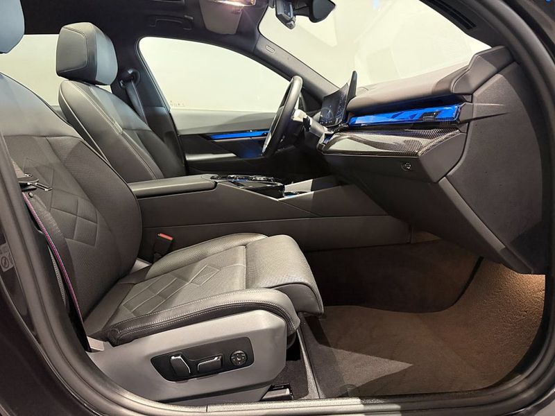 BMW i5 bild 8