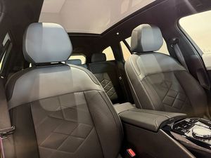 BMW i5 bild 18