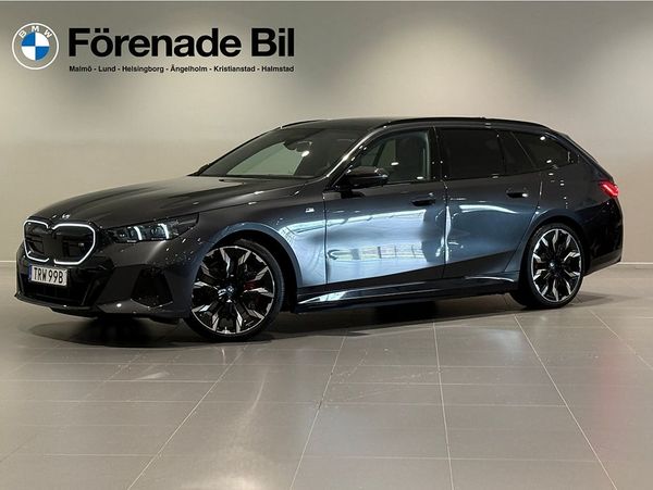 BMW i5 M60 xDrive Touring M Sport Pro Panorama Drag B&W 21" - 2025