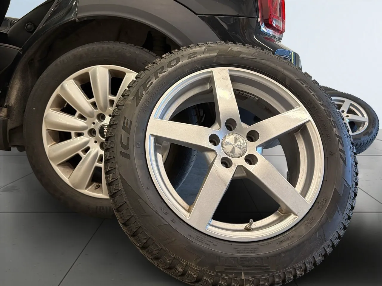 Vehicle image 13