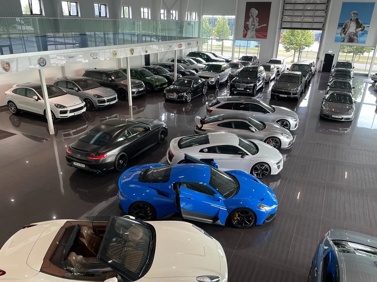 Vehicle image 6
