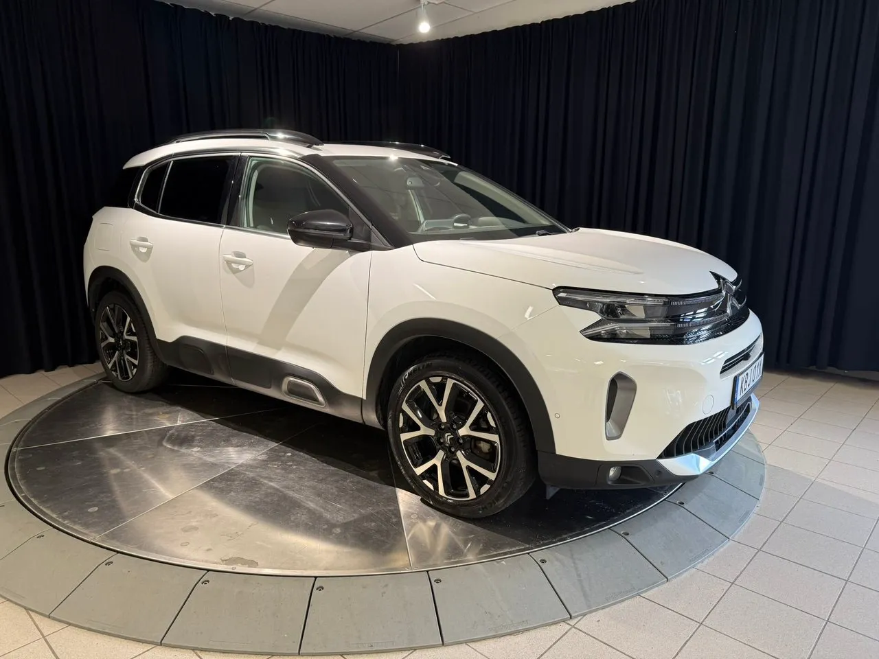 Vehicle image 7