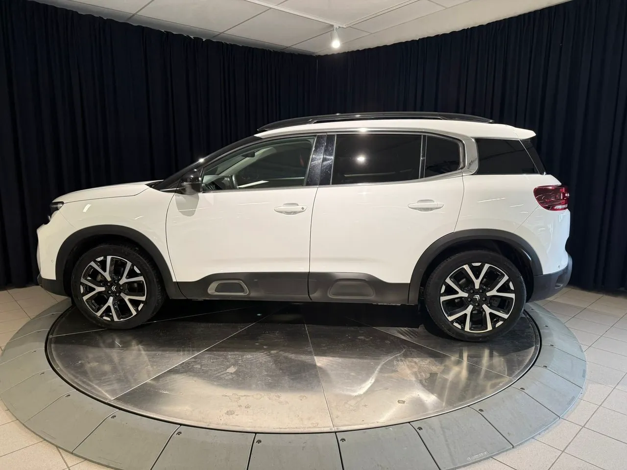 Vehicle image 2