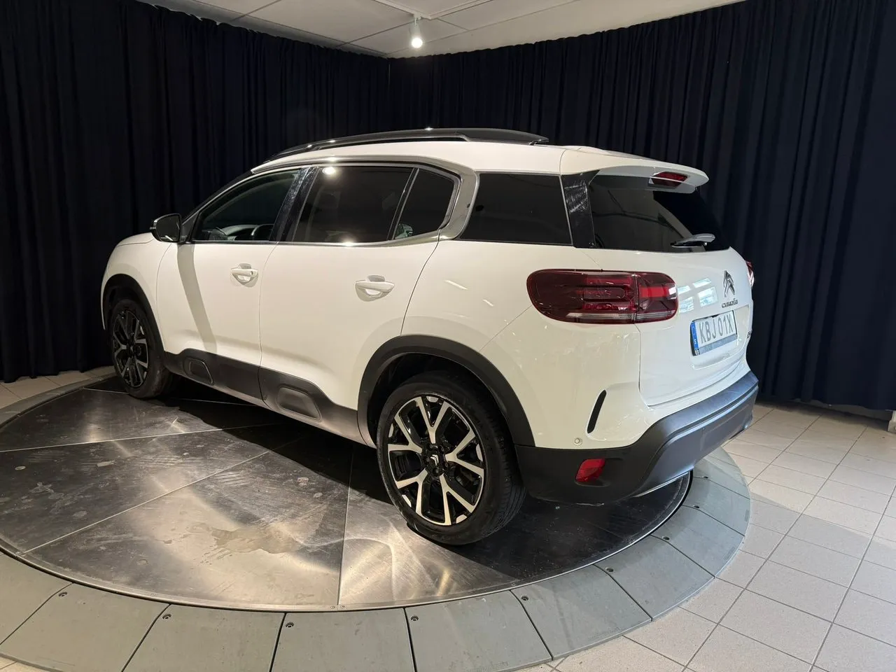 Vehicle image 3