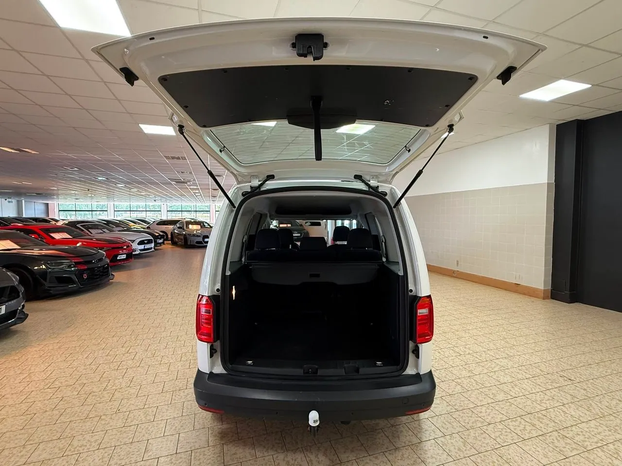 Vehicle image 10