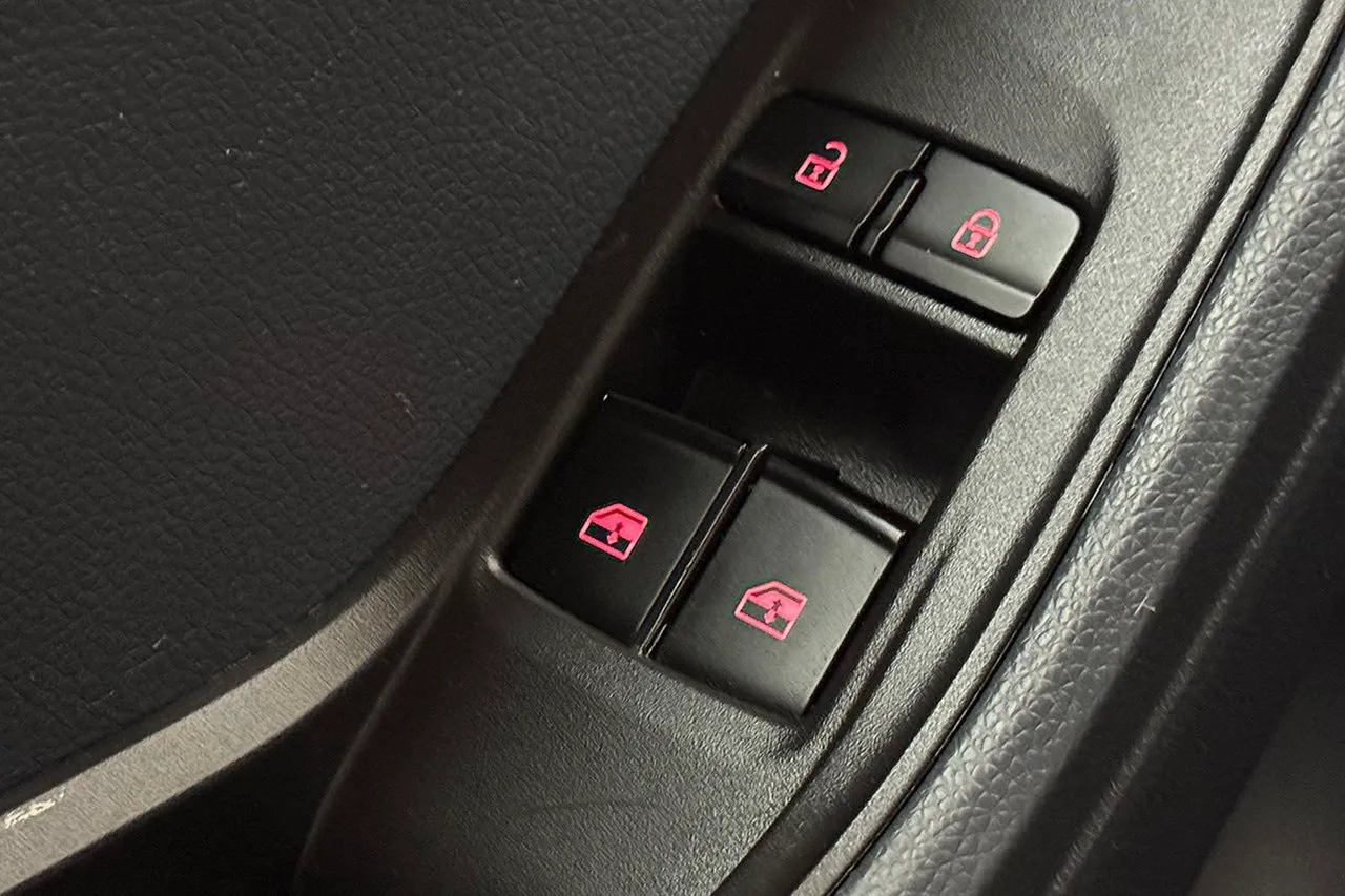 Vehicle image 28