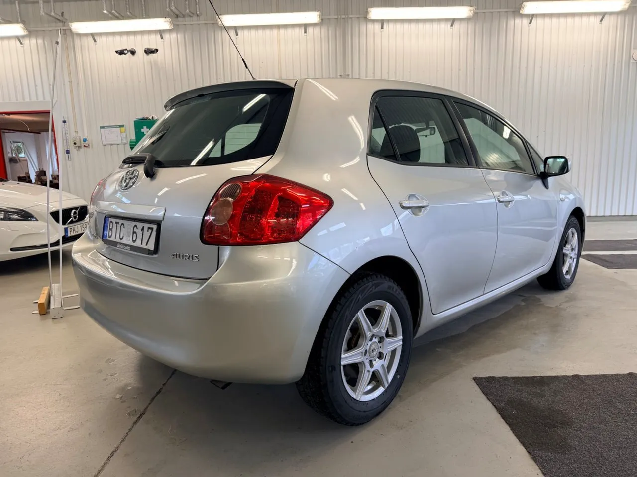 Vehicle image 5