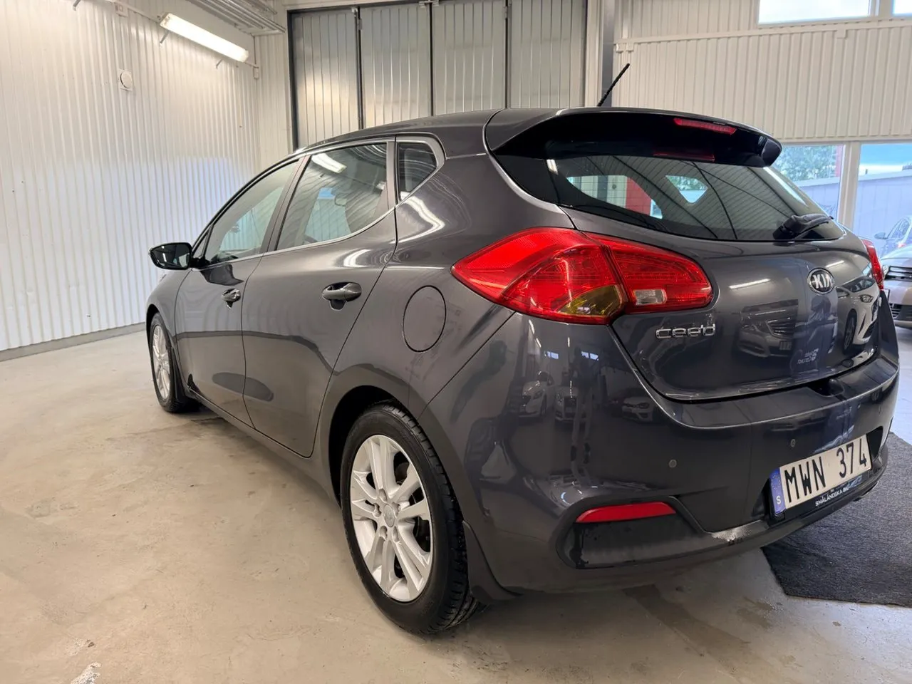 Vehicle image 5