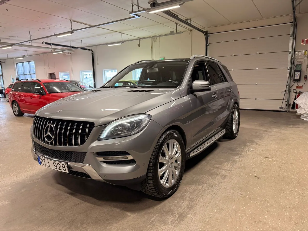 Vehicle image 9