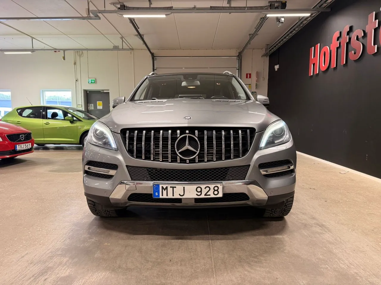 Vehicle image 4