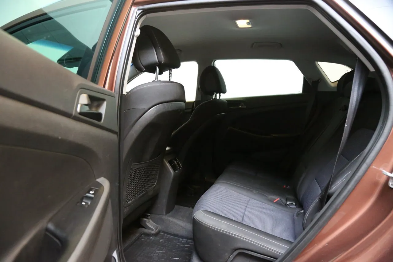 Vehicle image 21