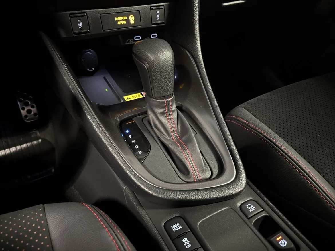 Vehicle image 16