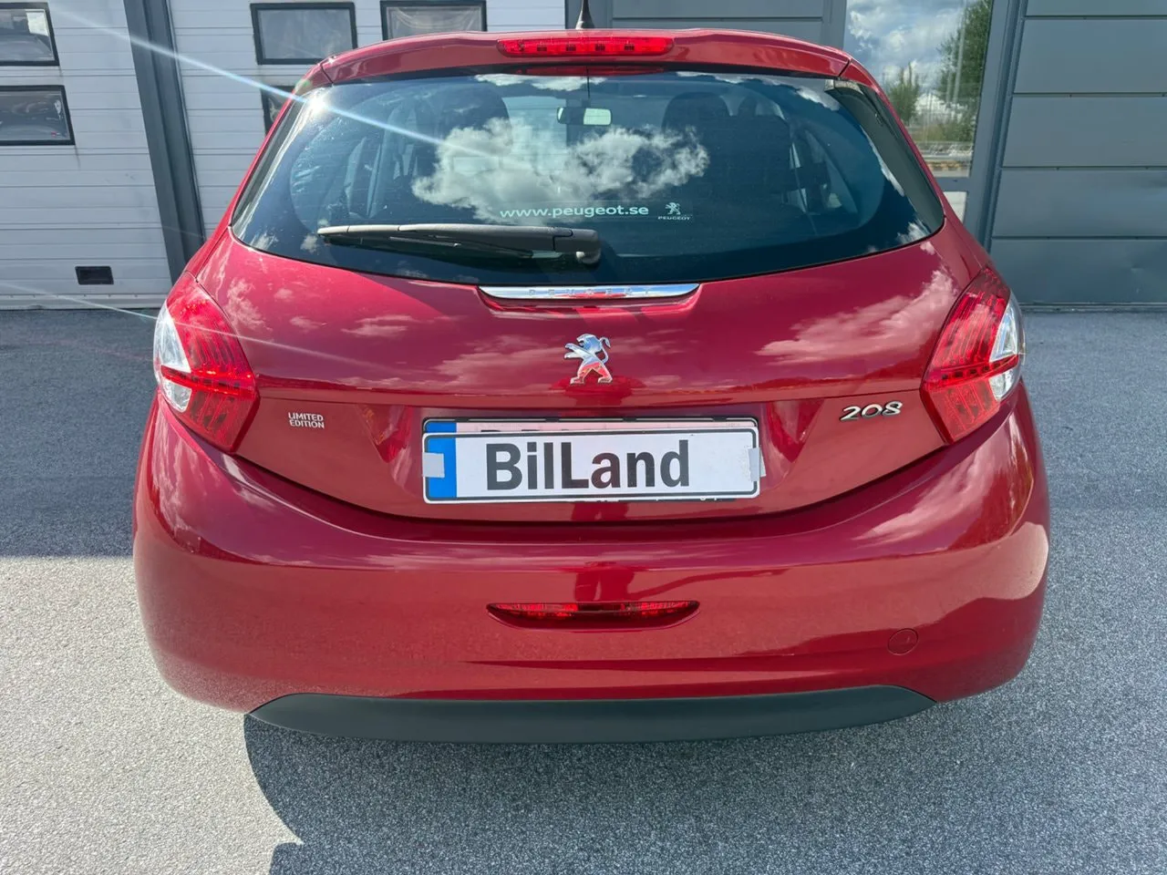 Vehicle image 4