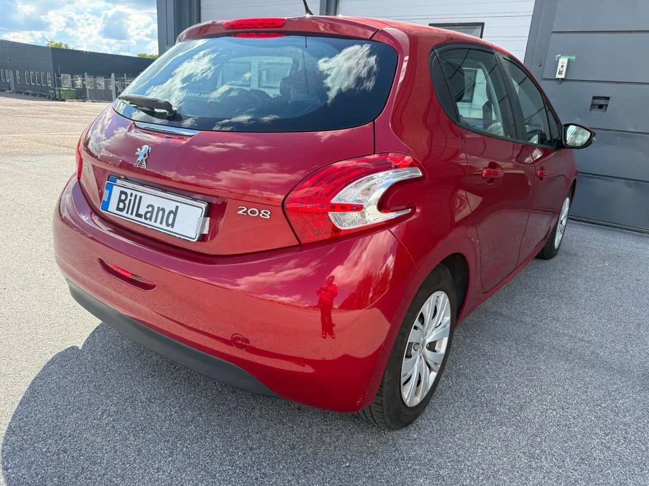 Vehicle image 5