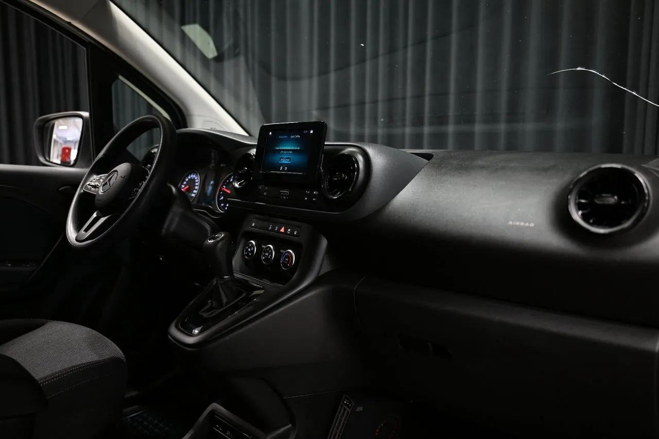 Vehicle image 22