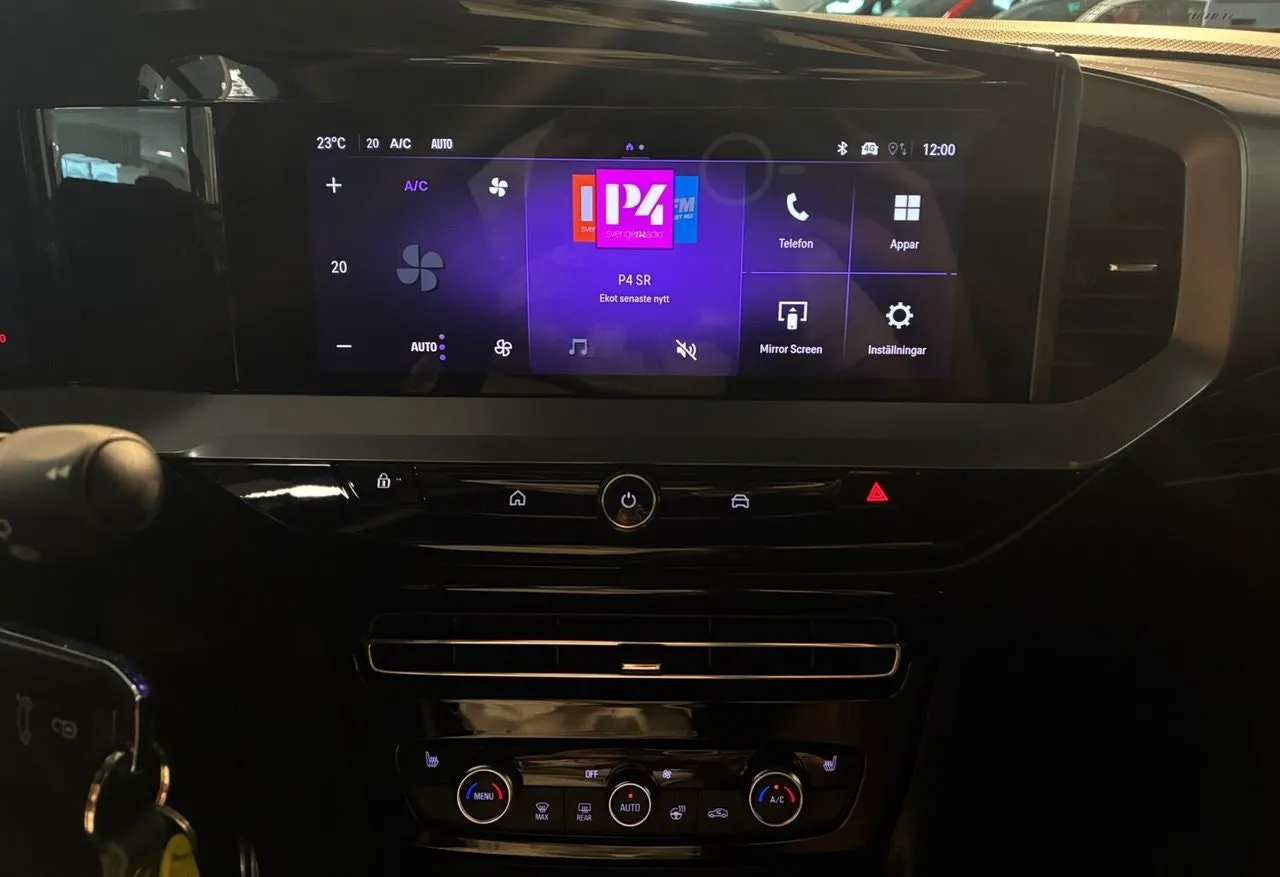 Vehicle image 18