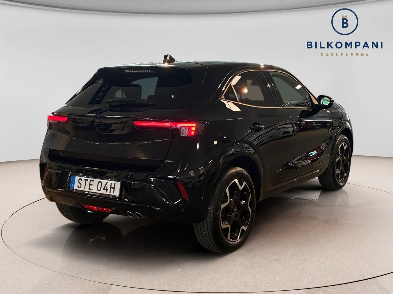 Vehicle image 4