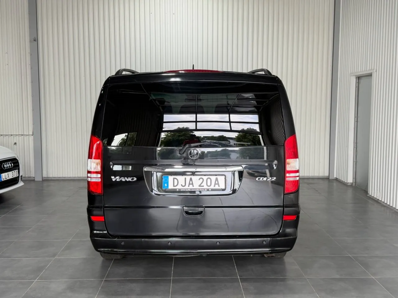 Vehicle image 7