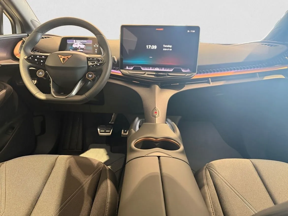 Vehicle image 8