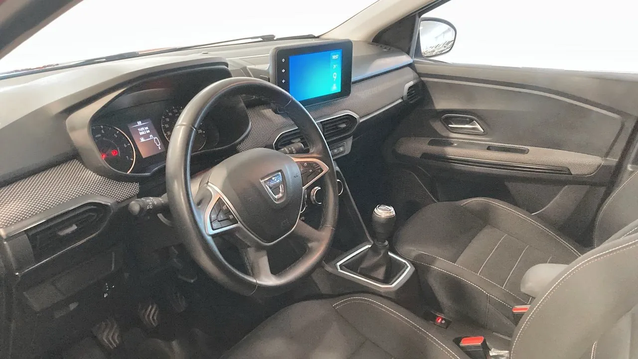 Vehicle image 18